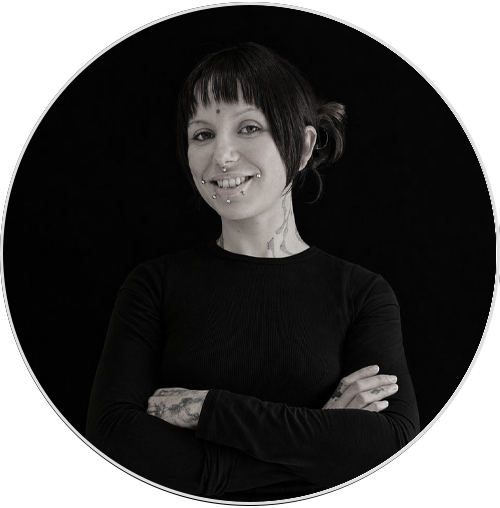 Izzy, Piercing Artist bei BEAUTYRELLA Berlin