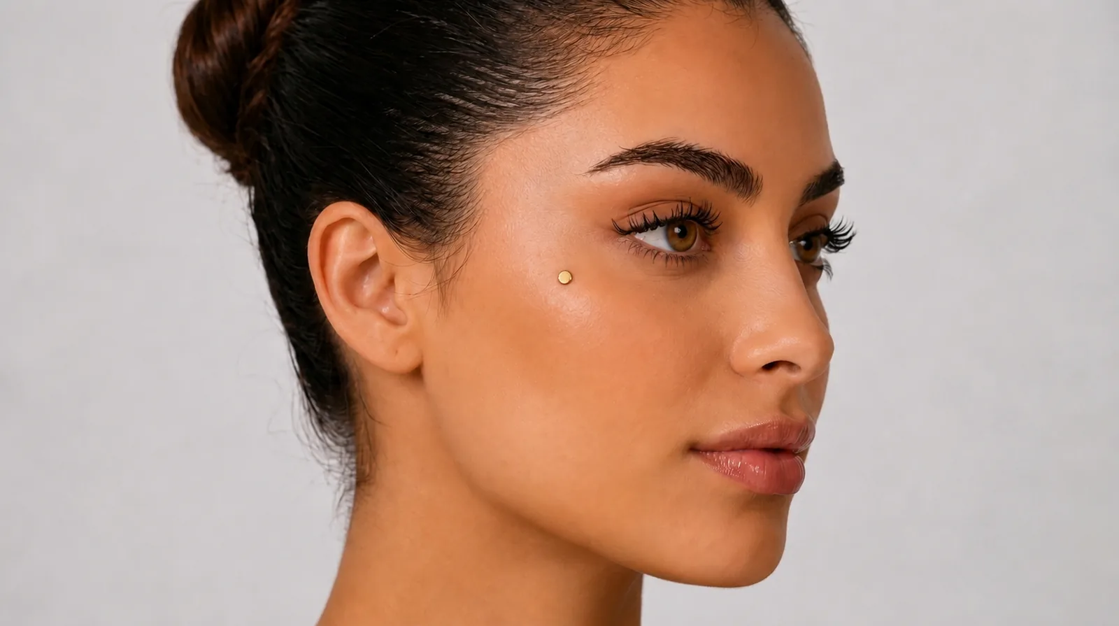 Dermal Anchor / Microdermal Piercing – Beautyrella Piercing Lexikon