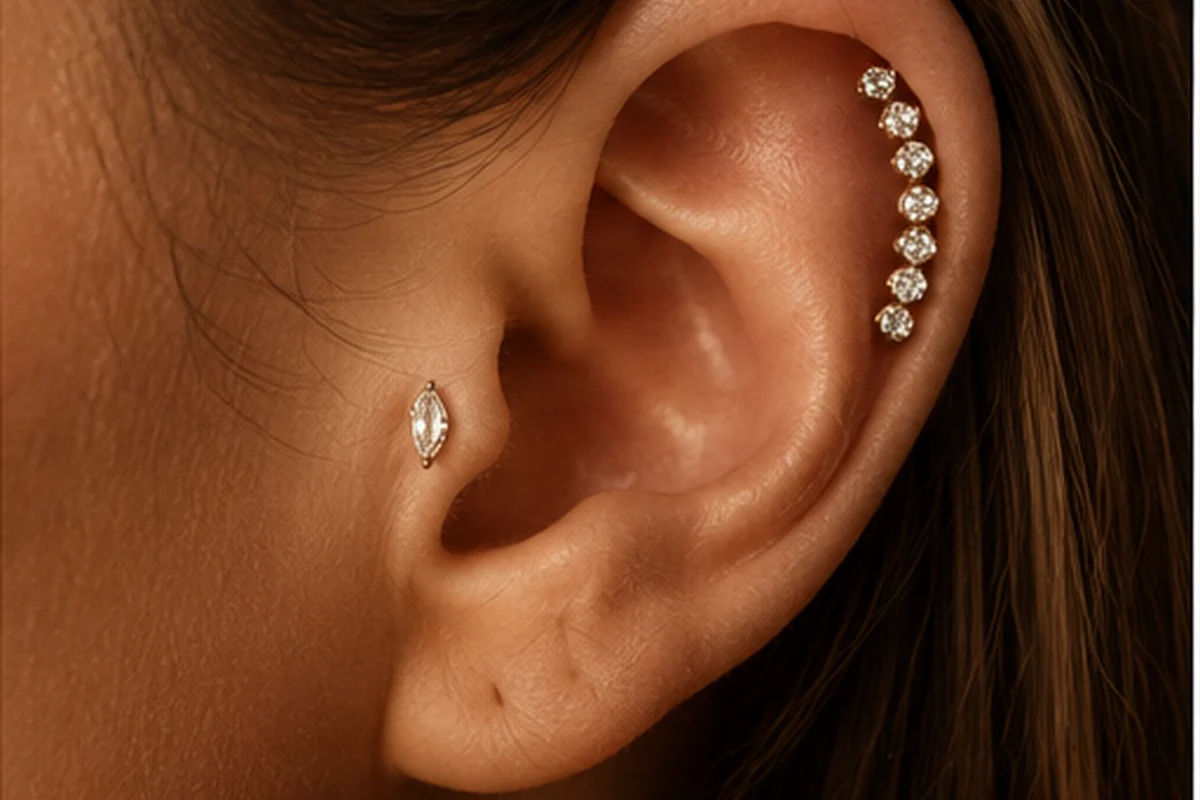 Helix Piercing mit Schmuck am Ohr