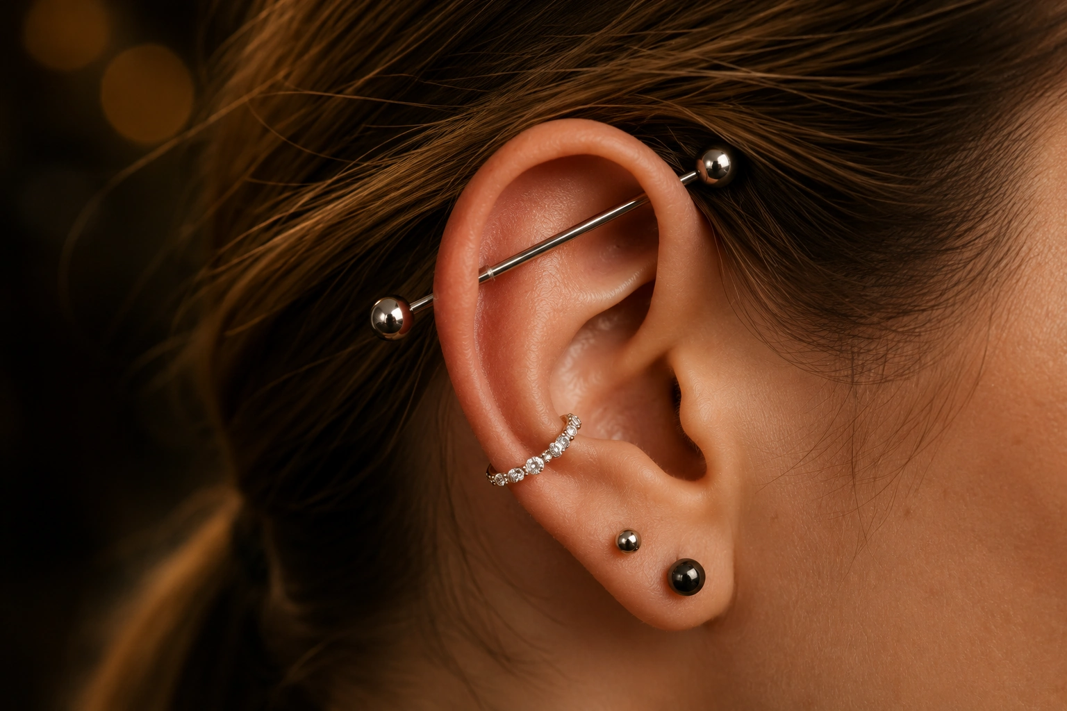 Industrial Piercing am Ohr
