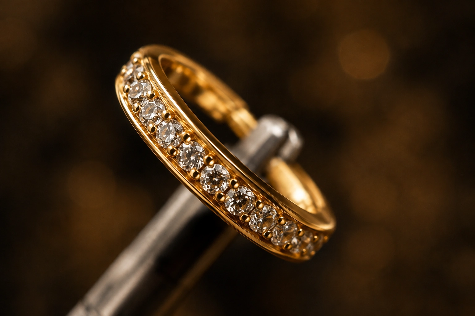 Piercingring mit Schmucksteinen